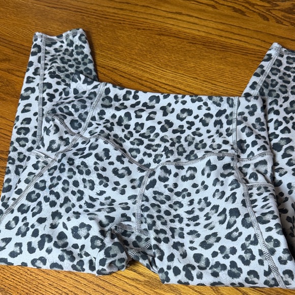 Leopard Print woman’s Capri Leggings - Picture 4 of 4